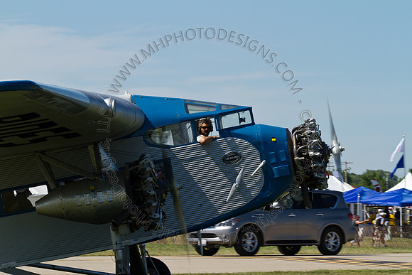 EAA AirVenture 2011-125